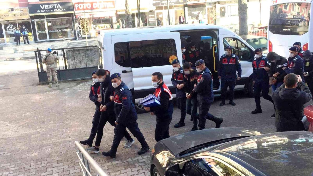 Soruşturmayla ilgili bilgi almaya geldiği adliyede tutuklandı