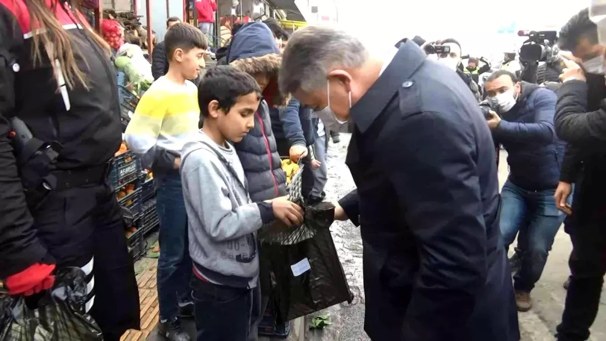 Son dakika haber! Taş atan çocuklara dokunularak topluma kazandırılıyor