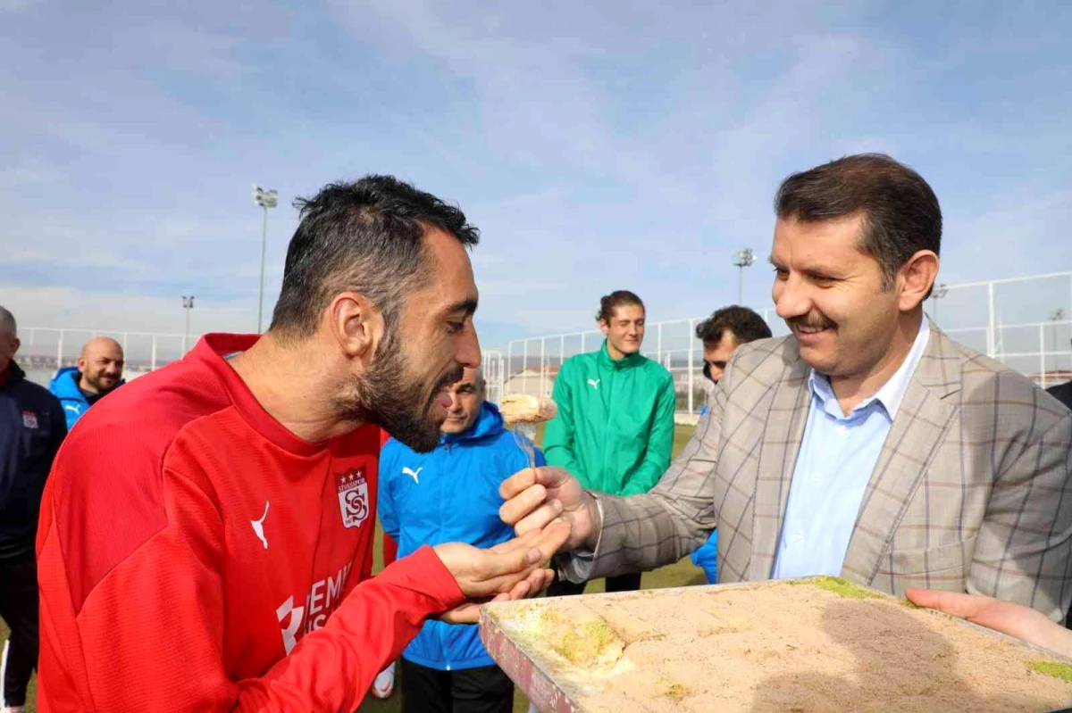 Vali Ayhan\'dan Sivasspor\'a baklava dopingi