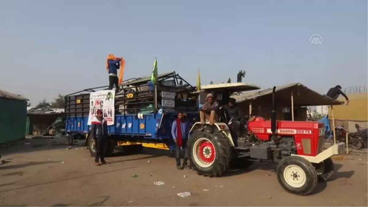 YENİ DELHİ - Hindistan'da çiftçiler tarım yasası protestolarına ara verdi