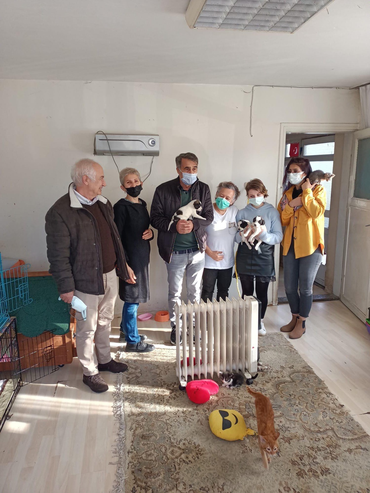 A Milli Takım\'ın eski teknik direktörü Güneş, Hayvanları Koruma Derneğini ziyaret etti
