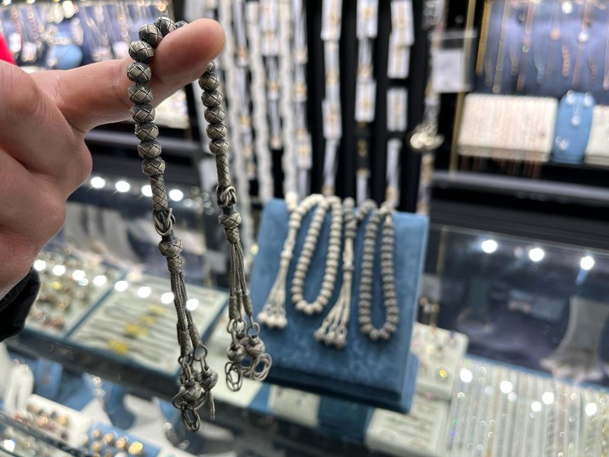 Bu tespihlerin fiyatı dudak uçuklatıyor
