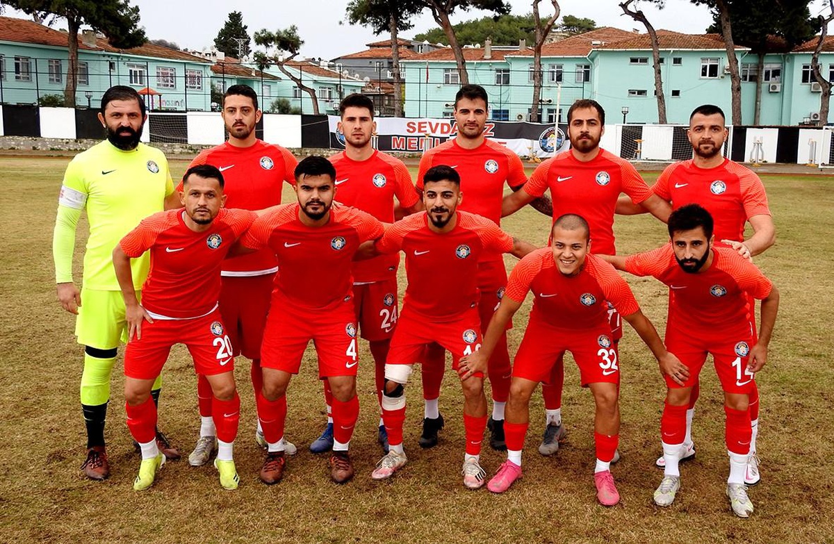 Çeşme Belediyespor 15 puanla lider