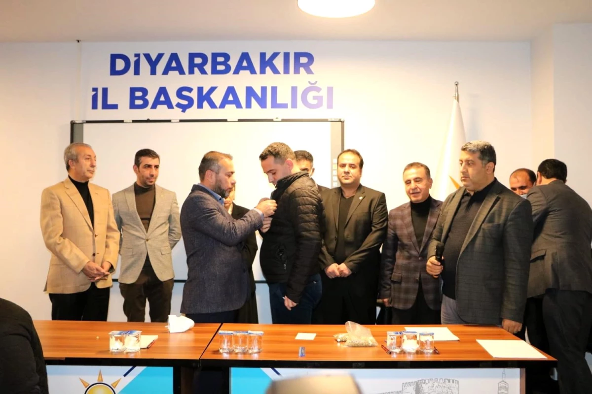 Diyarbakır\'da Gelecek Partisi\'nden 200 kişi AK Parti\'ye katıldı