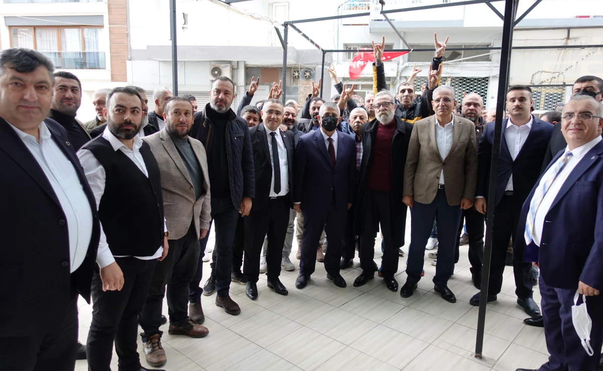 İzmir\'de CHP ve İYİ Parti\'den istifa eden 150 kişi MHP\'ye katıldı