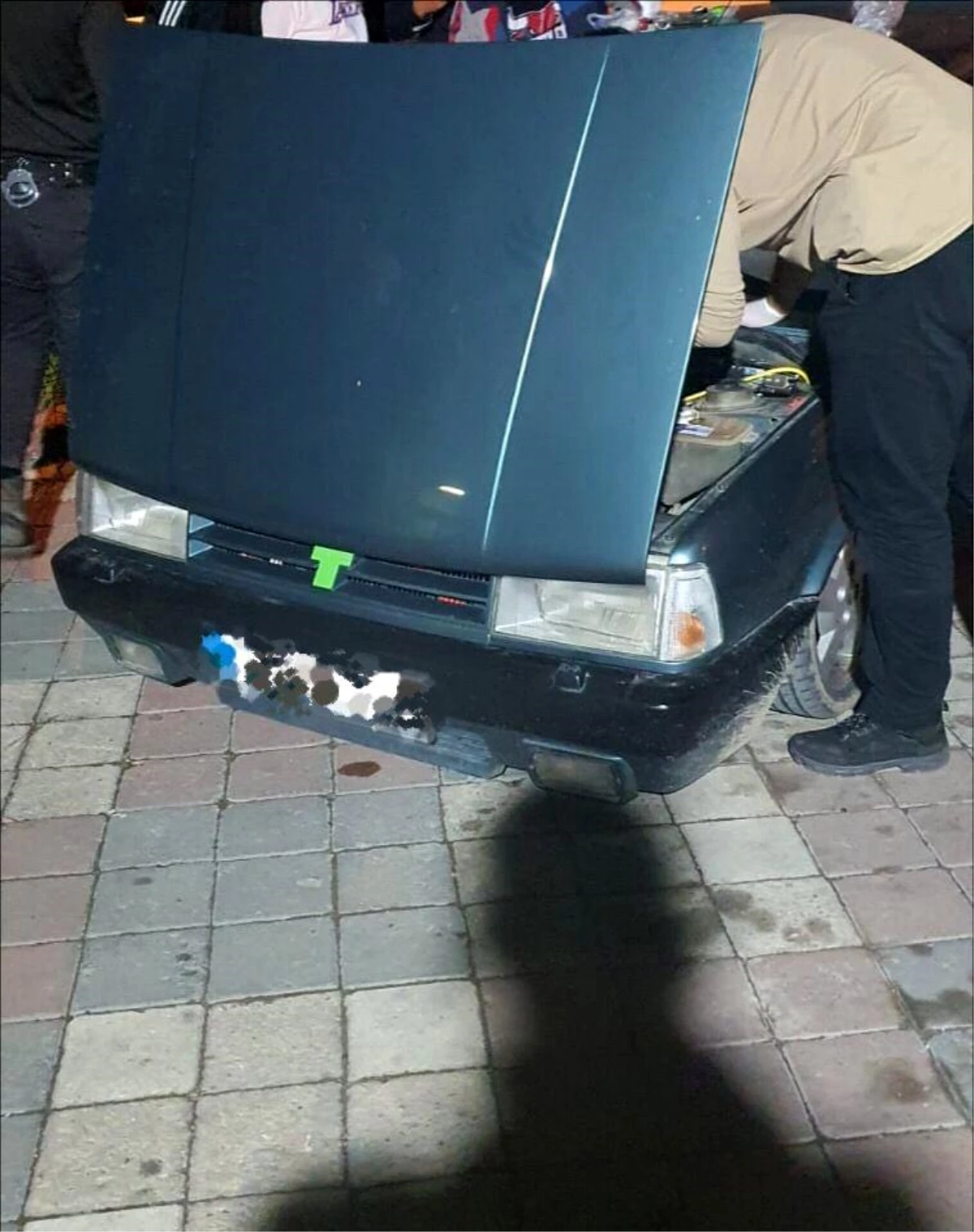 İzmir\'de otomobilde uyuşturucu madde ele geçirildi: 2 şüpheli tutuklandı