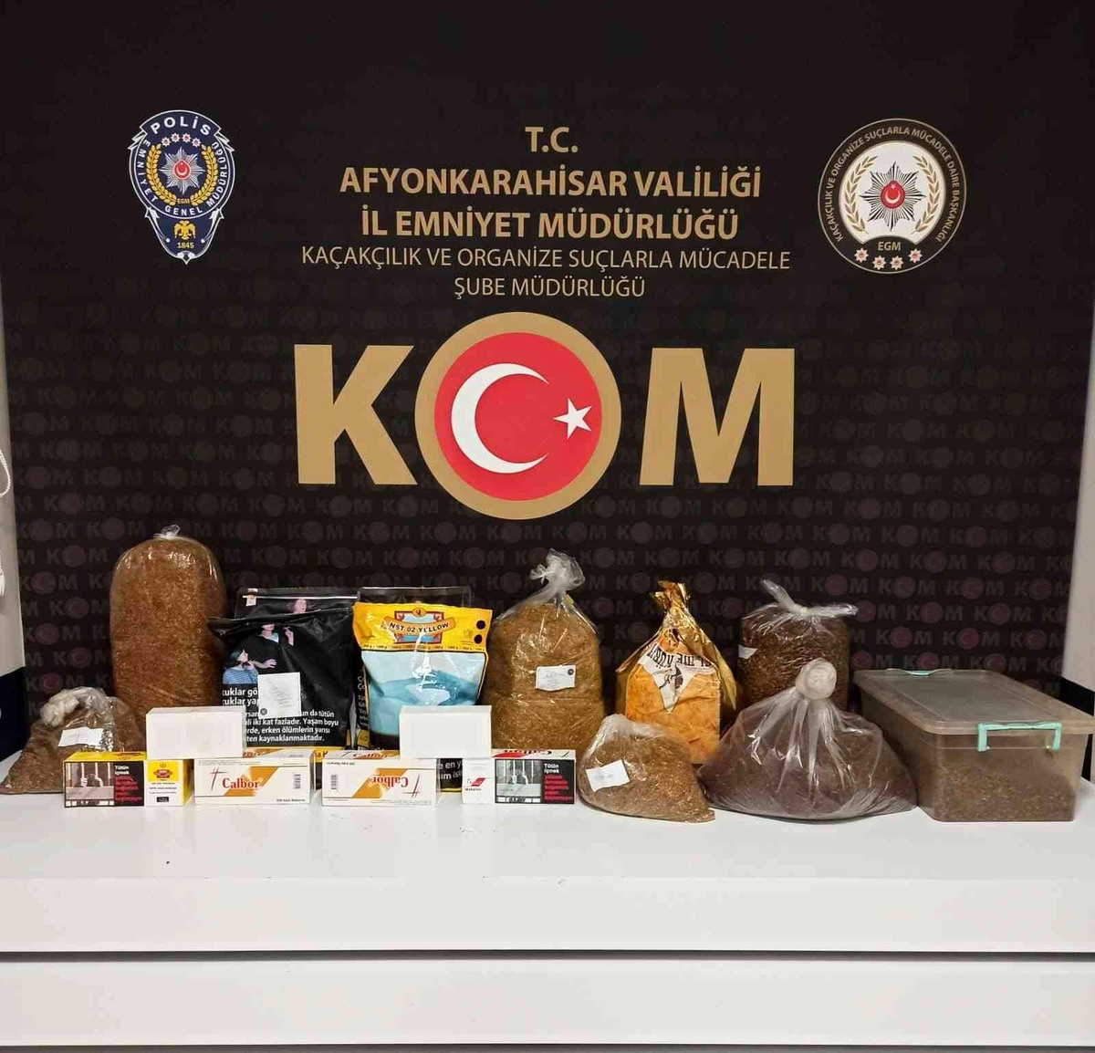 Polisten kaçak tütün satan iş yerine baskın