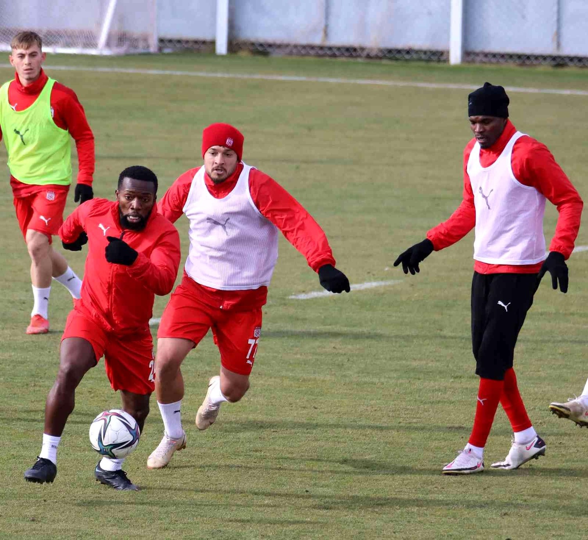 Sivasspor\'da Ahmet ve Cofie ceza sınırında