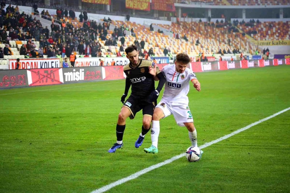 Süper Toto Süper Lig: Yeni Malatyaspor: 2 Alanyaspor: 3 (ilk yarı)