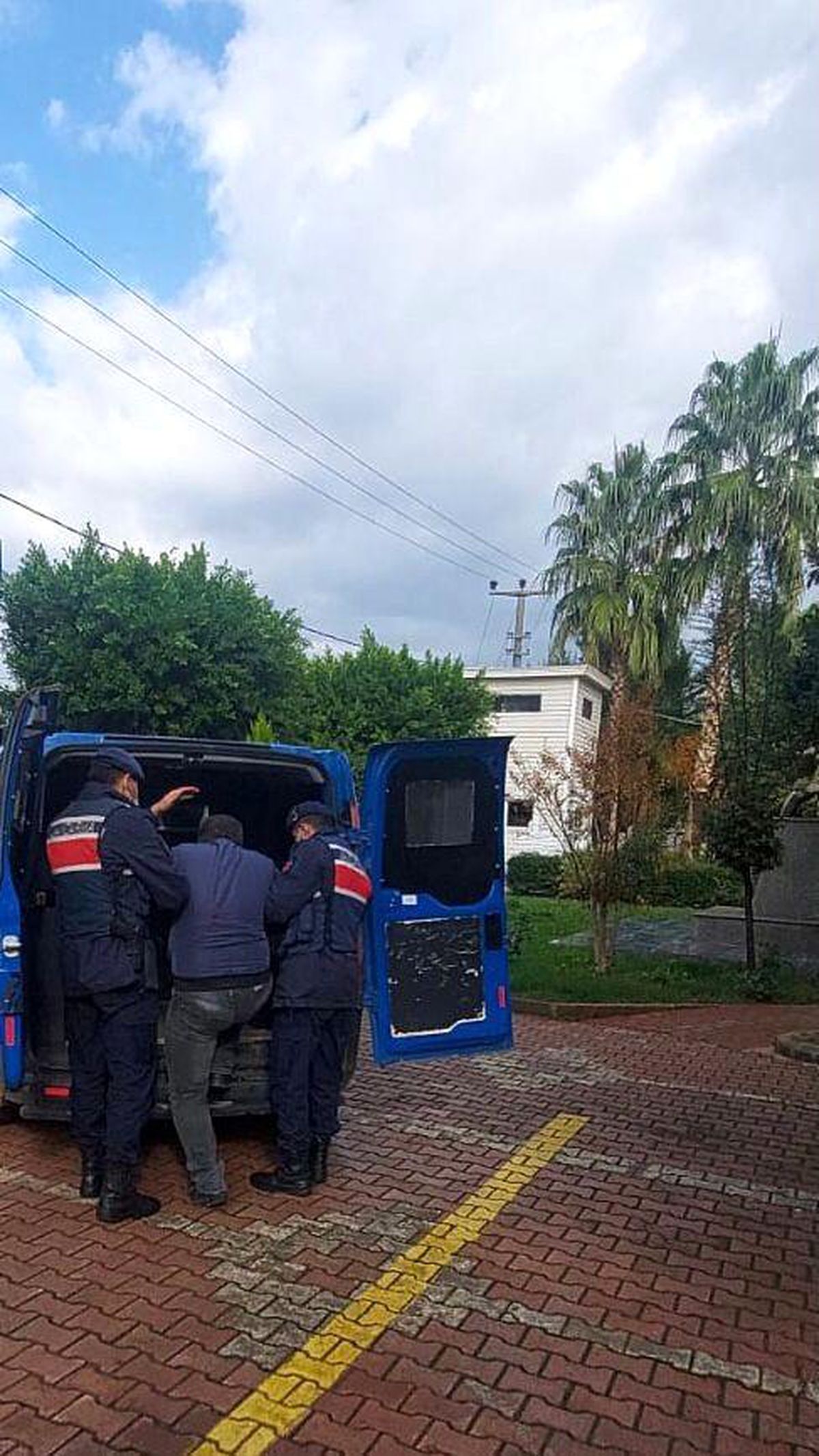 13 farklı suçtan 5 yıl hapis cezası ile aranan şahıs yakalandı