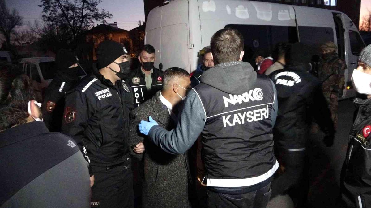 Son dakika haber... 350 polisin katıldığı operasyonda yakalanan 3 kişi tutuklandı