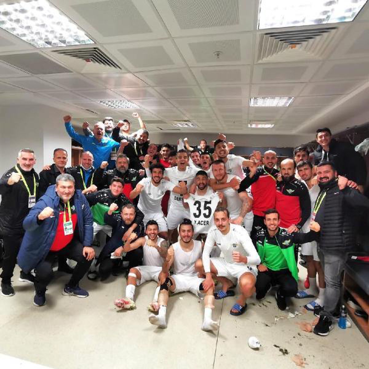 Akhisarspor moral buldu