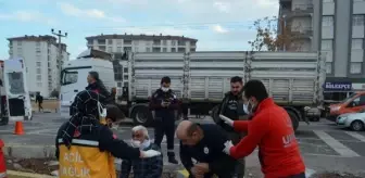 AMBULANSLA OTOMOBİL ÇARPIŞTI 4 YARALI