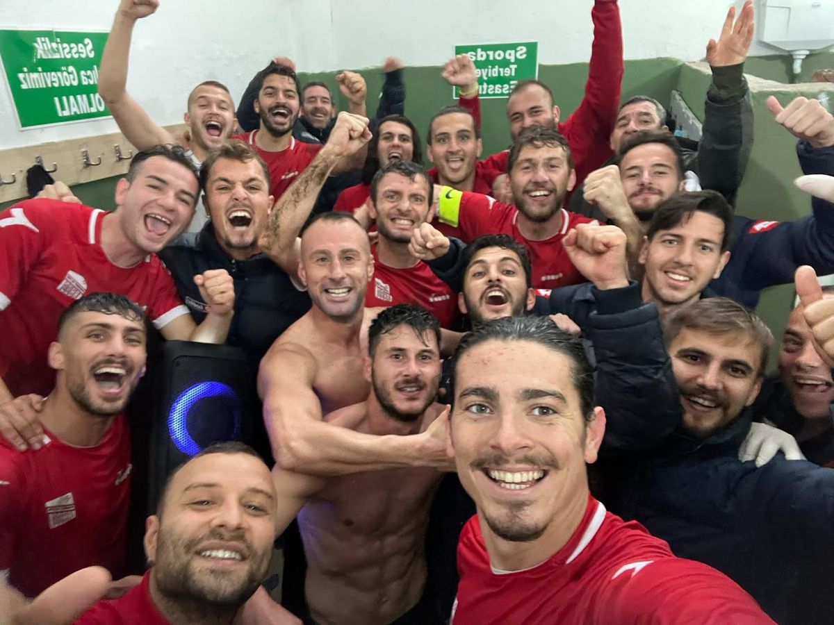 Ayvalıkgücü Belediyespor\'da hedef liderlik!