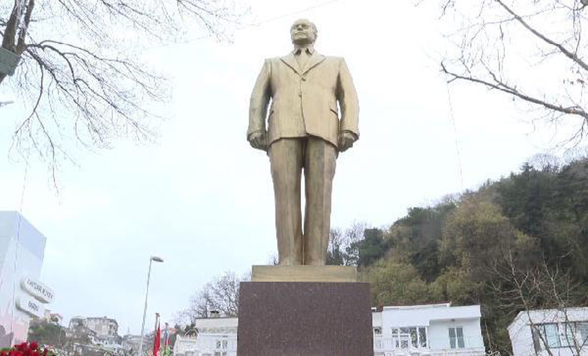Azerbaycan\'ın Milli Lideri Haydar Aliyev, vefatının 18\'inci yılında anıldı