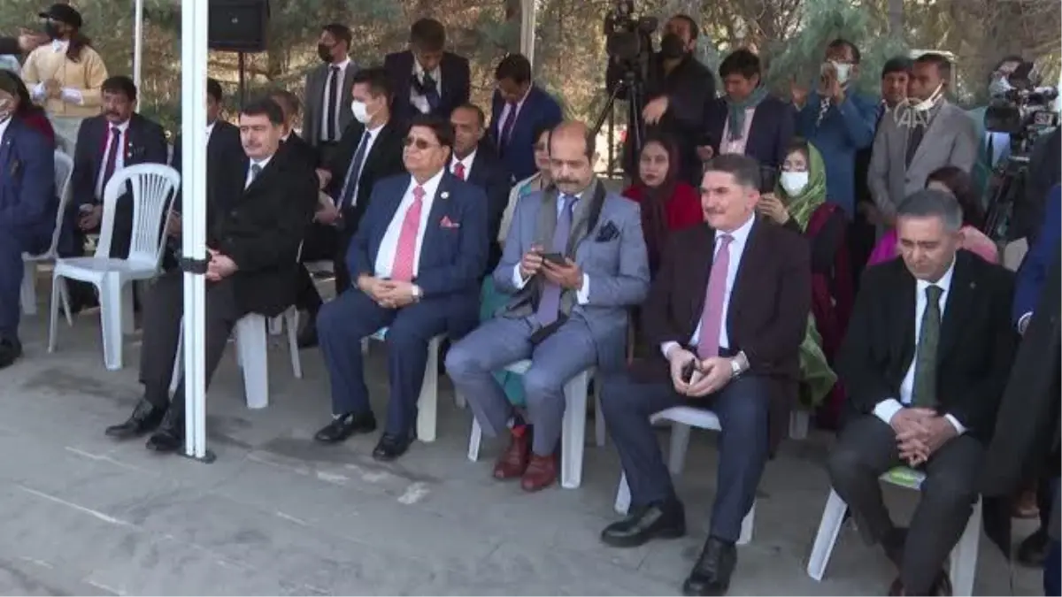 Bangladeş'in kurucusu Bangabandhu'nun büstü açıldı