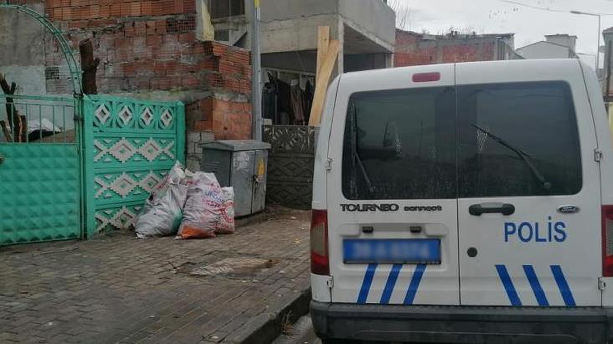 Böyle evlat olmaz olsun! Annesinin üzerine kaynar su döktü