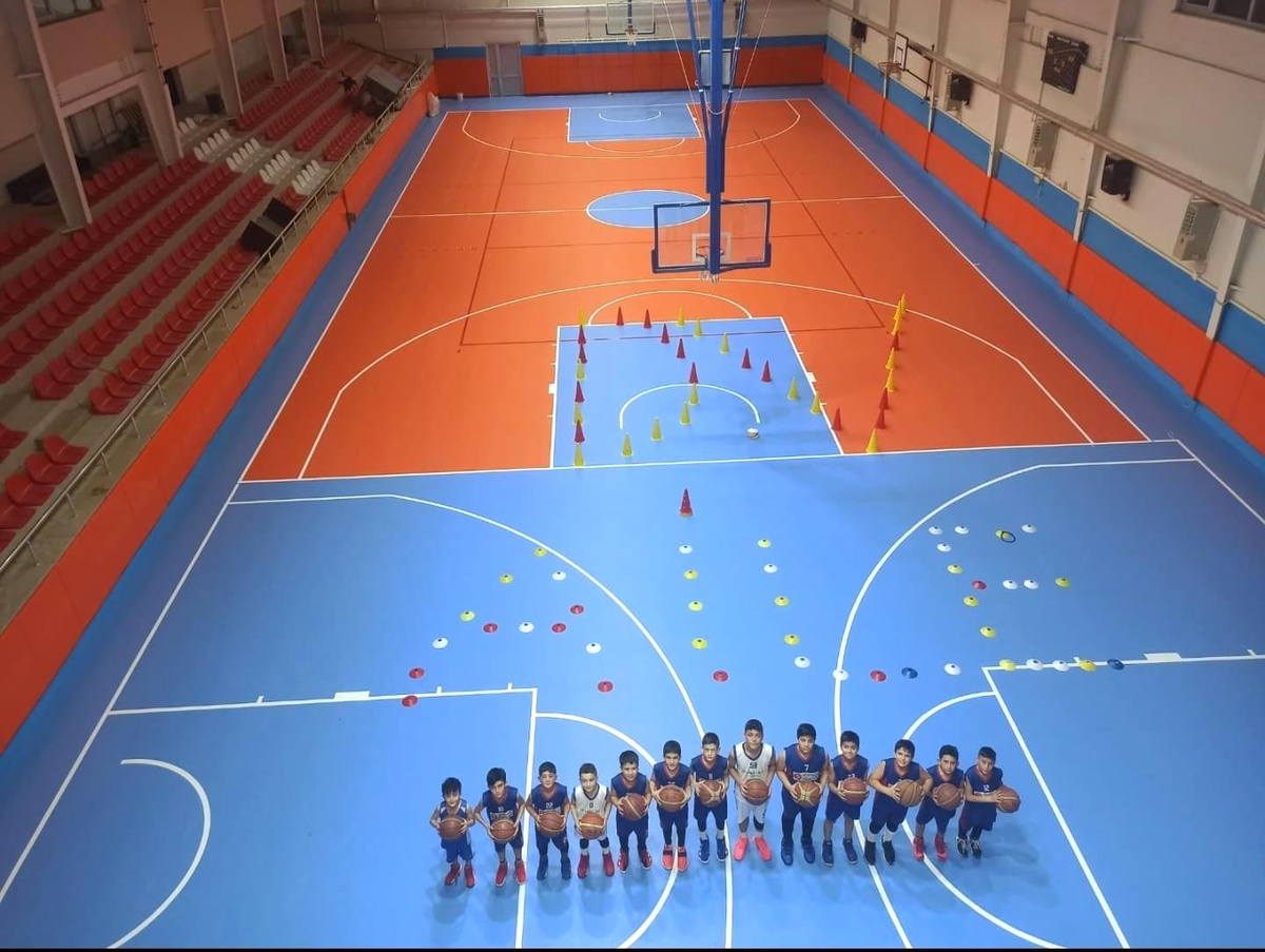 Bünyan Spor Salonu yeni zeminine kavuştu