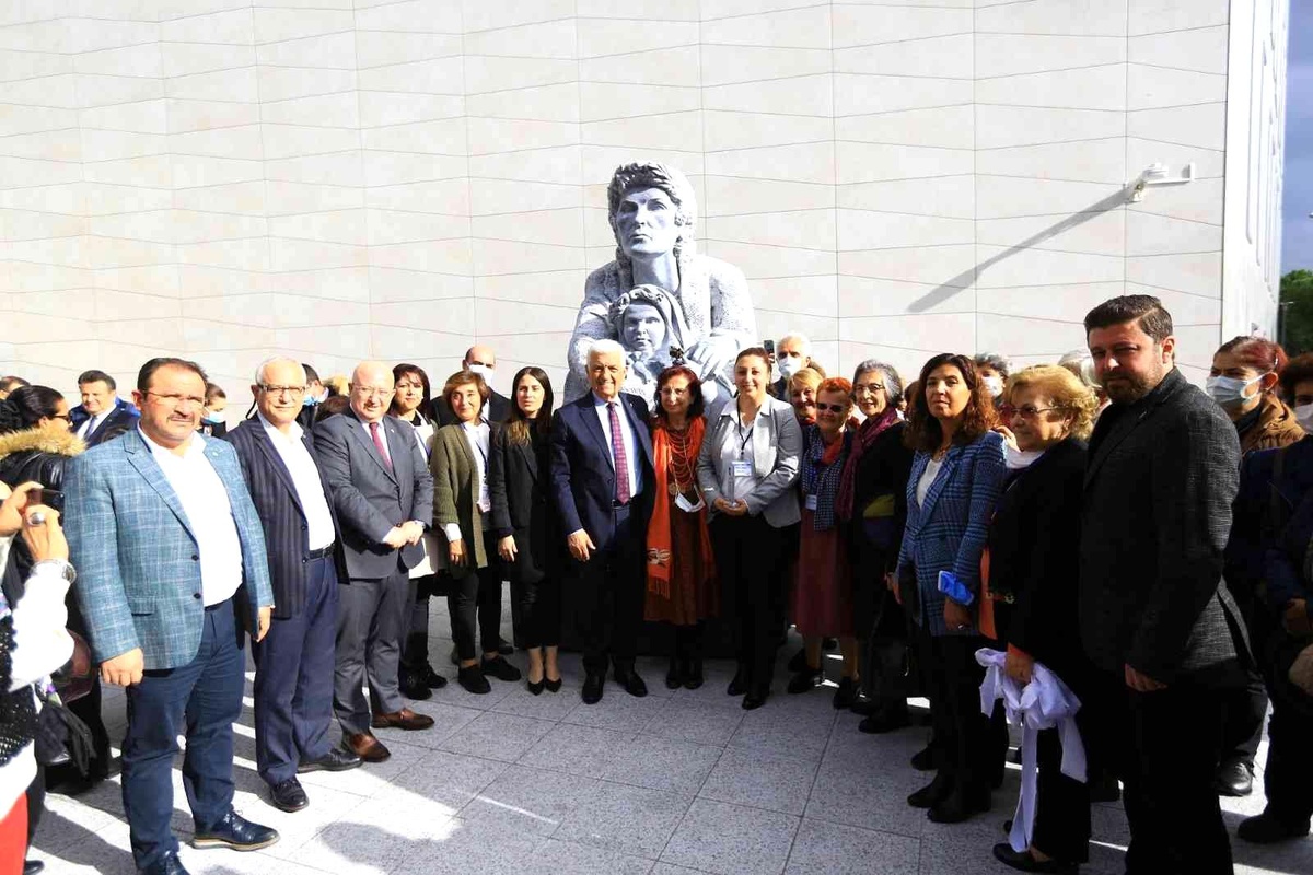 Büyükşehir Belediyesi, Türkan Saylan\'ı doğum gününde andı