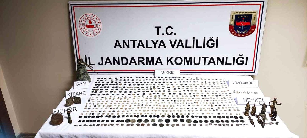Döşemealtı\'nda 705 parça tarihi eser ele geçirildi