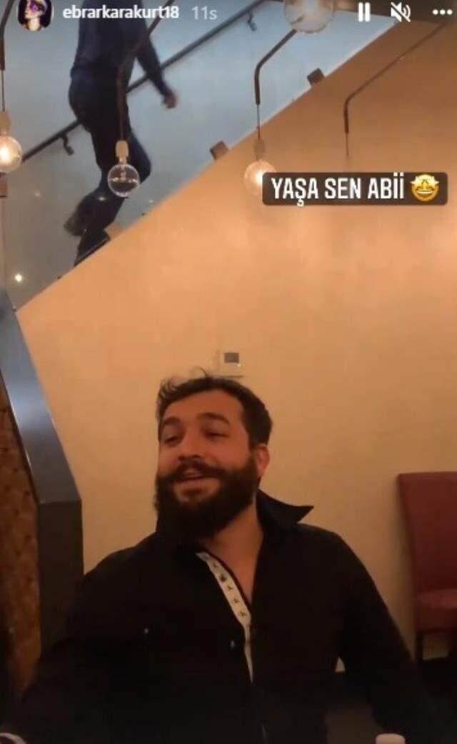 Ebrar Karakurt'tan İtalya'da sıra gecesi! Türküler eşliğinde çiğ köfte yoğurdular Ebrar Karakurt'tan İtalya'da sıra gecesi! Türküler eşliğinde çiğ köfte yoğurdular