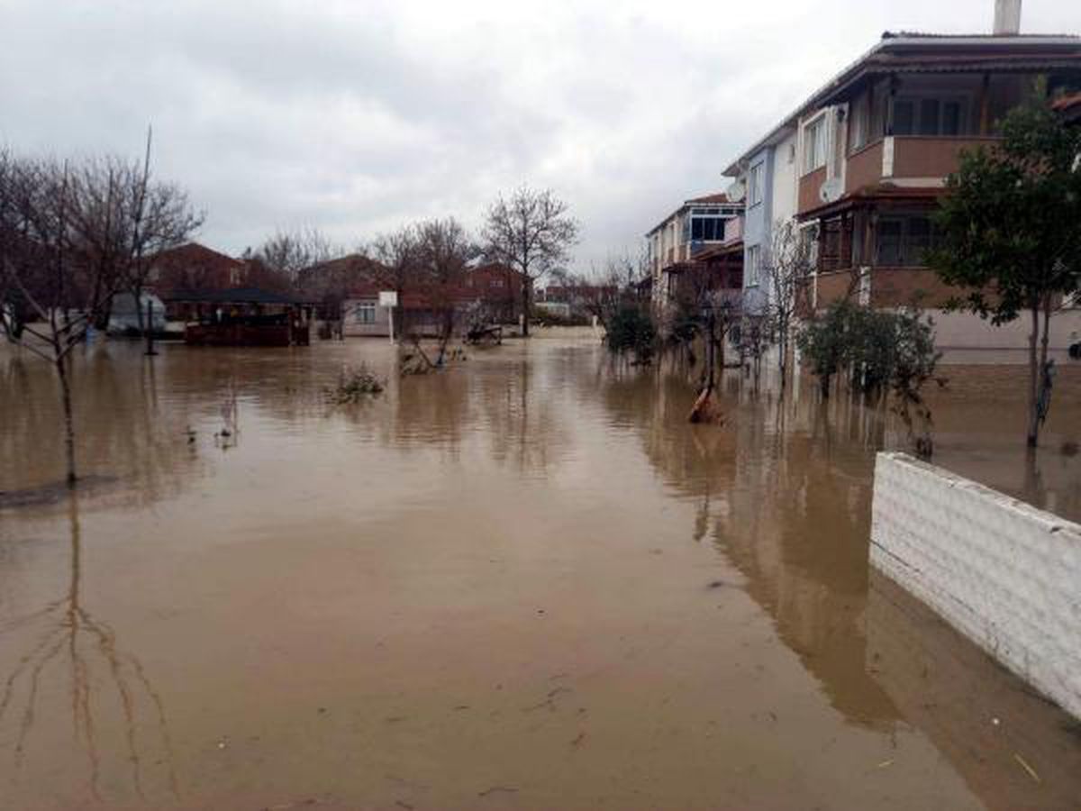 Edirne\'nin Enez ilçesinde sağanak sele dönüştü: 1 ölü (4)