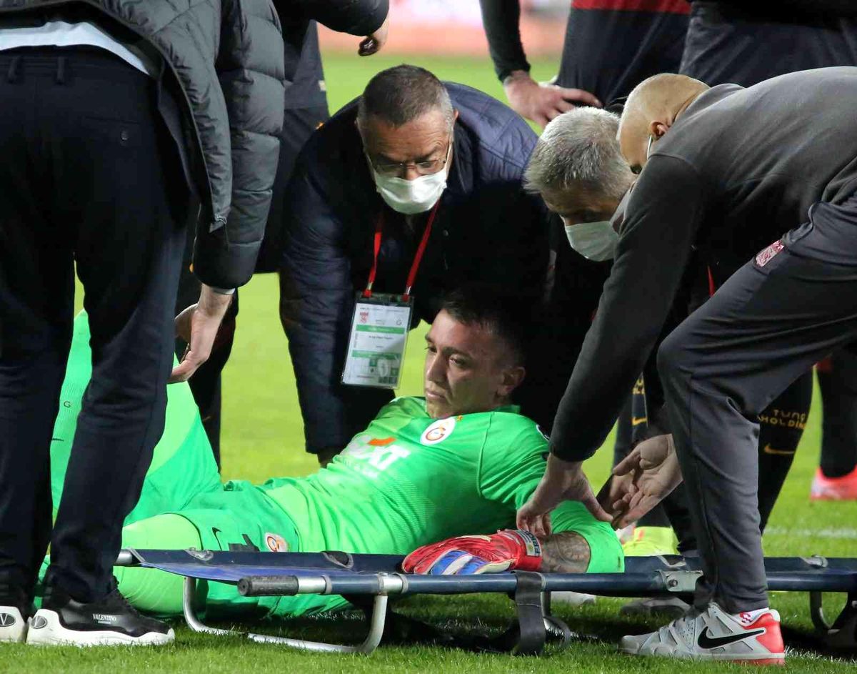 Galatasaray\'da Muslera şoku!