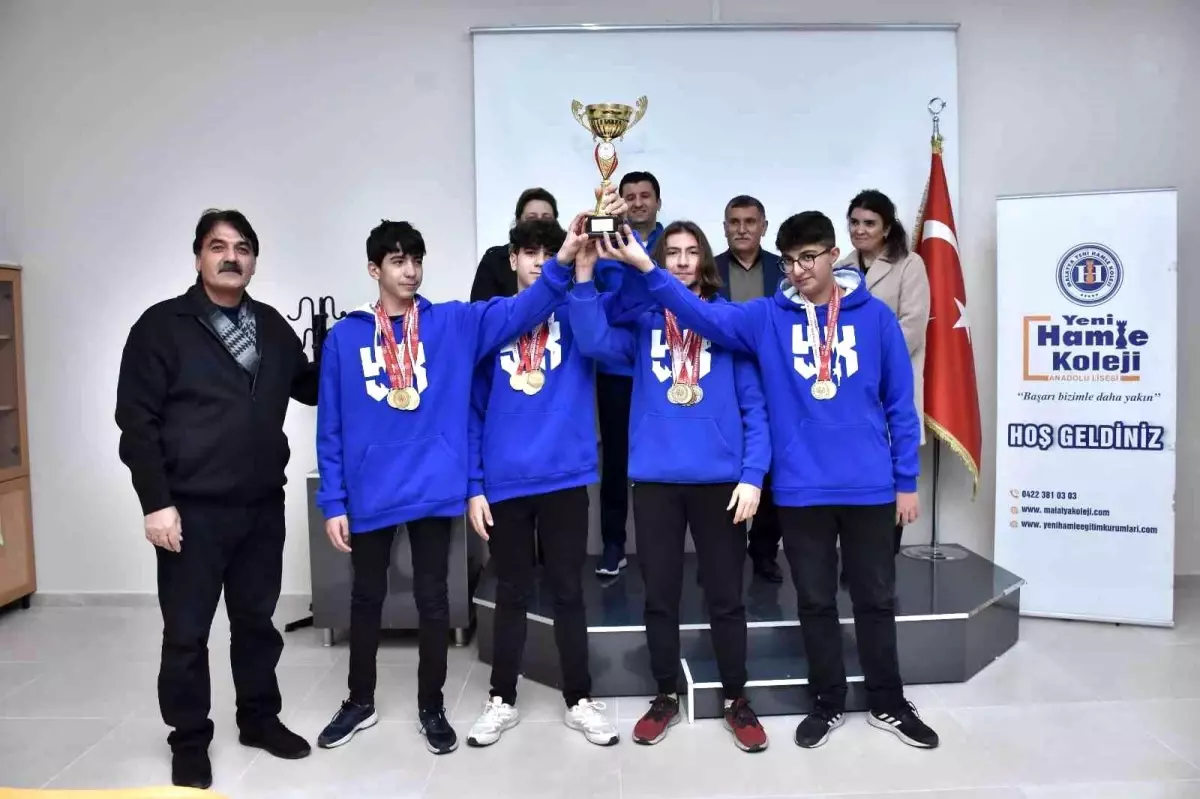 Hamle sporcuları yüzmede hamle yaptı