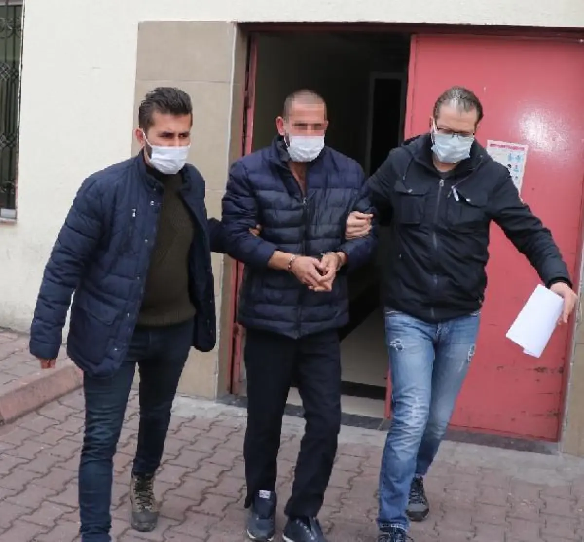 Husumetlisini bıçakla ağır yaralayan şüpheli, adliyede