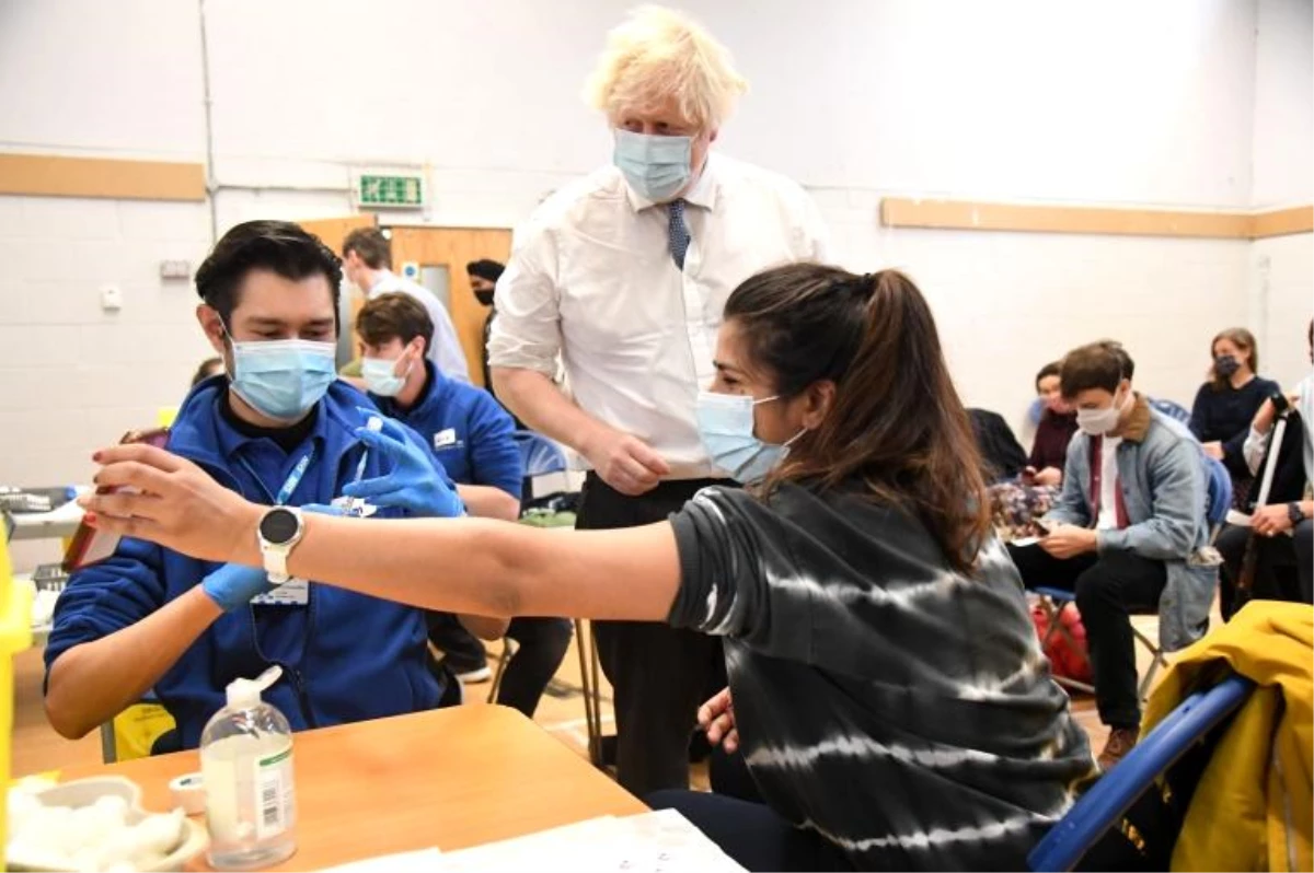 İngiltere Başbakanı Johnson, geçen yıl koronavirüs kısıtlamalarını delmekle suçlanıyor