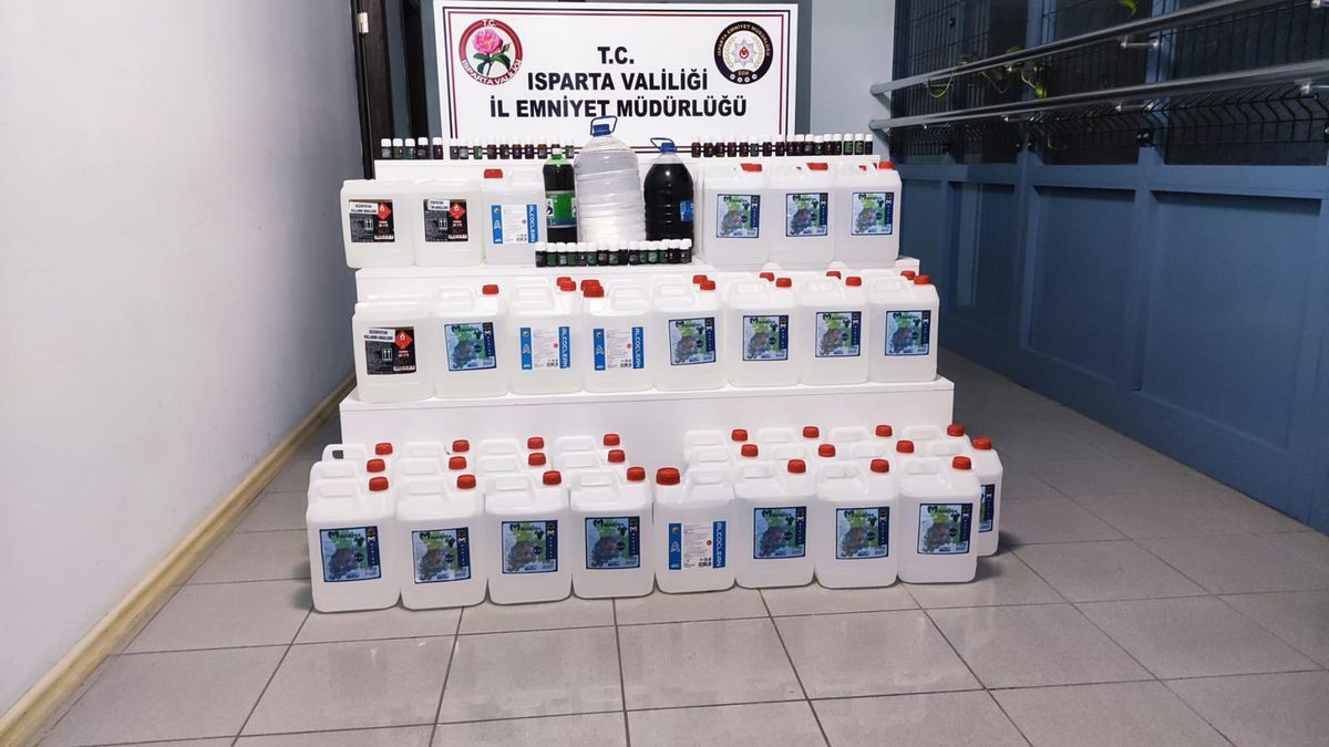 Isparta\'da 17 litre sahte içki ile 275 litre etil alkol ele geçirildi
