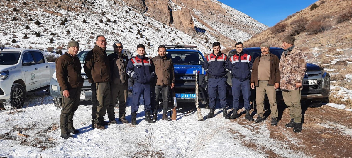 Kayseri\'de kaçak avlanan 3 kişi suçüstü yakalandı