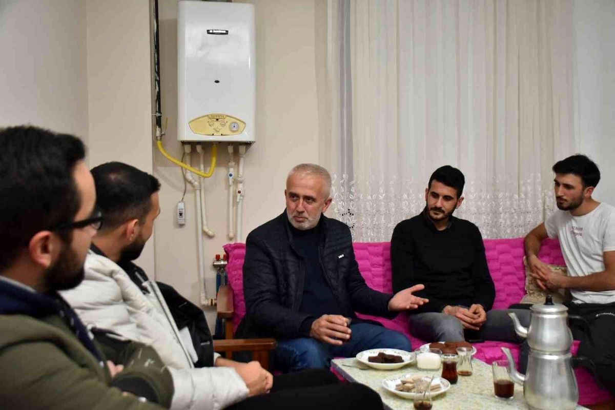Keskin, üniversite öğrencisi gençlerin evine misafir oldu