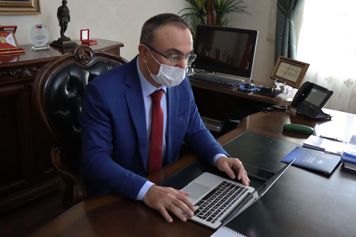 Kilis Valisi Recep Soytürk AA\'nın "Yılın Fotoğrafları" oylamasına katıldı