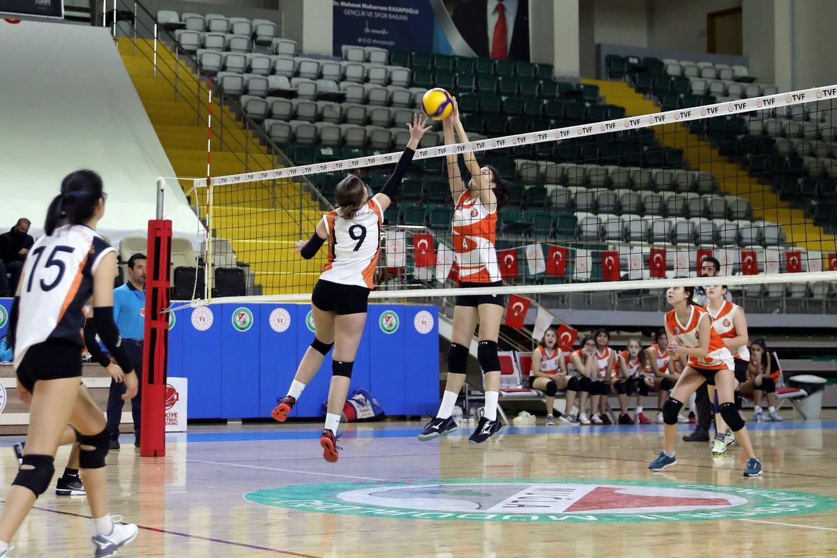 Kızlar 4'te 4 yaptı