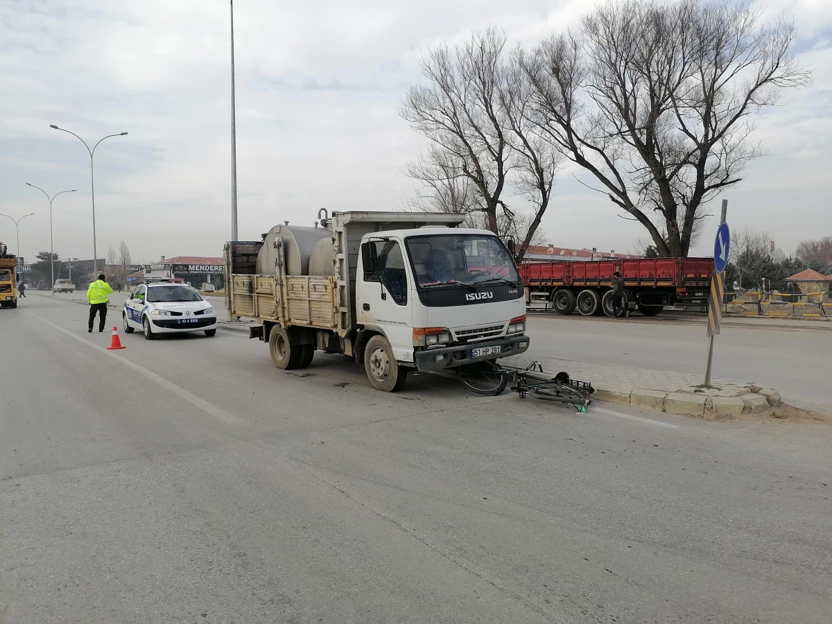 Konya\'da kamyonun çarptığı bisikletin sürücüsü yaralandı