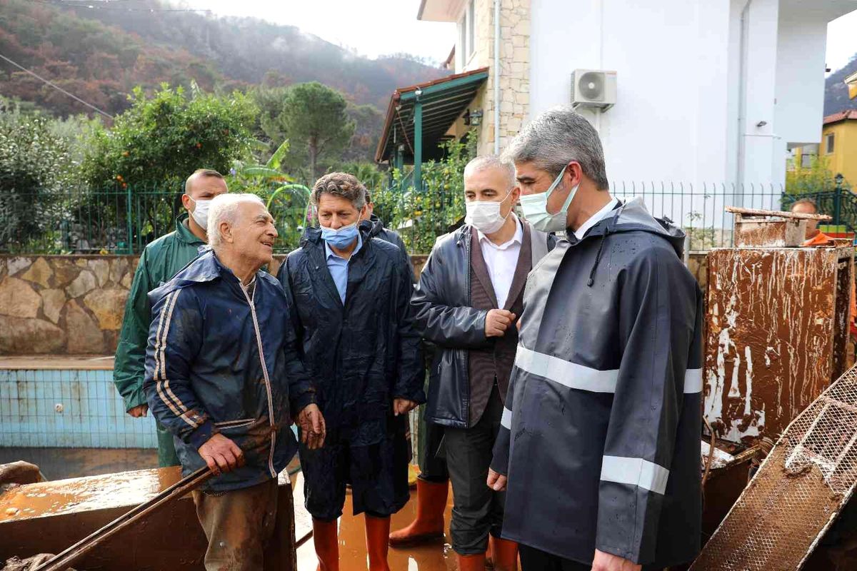 Marmaris\'te vatandaşlar belediye ekiplerine teşekkür etti