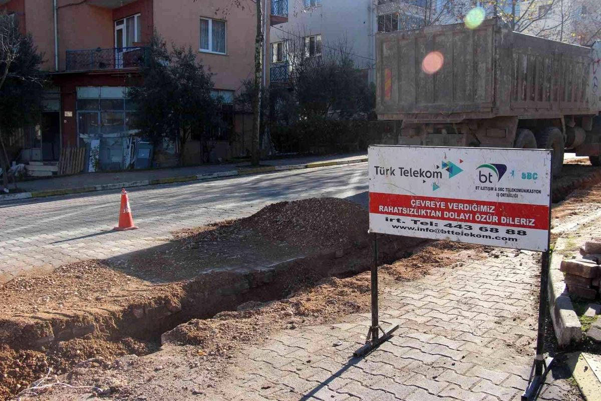 Osmaneli\'nde elektrik hatları yer altına alınıyor