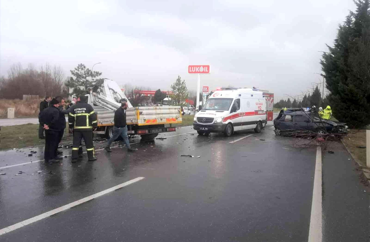 Otomobil ile kamyonet çarpıştı: 1 yaralı
