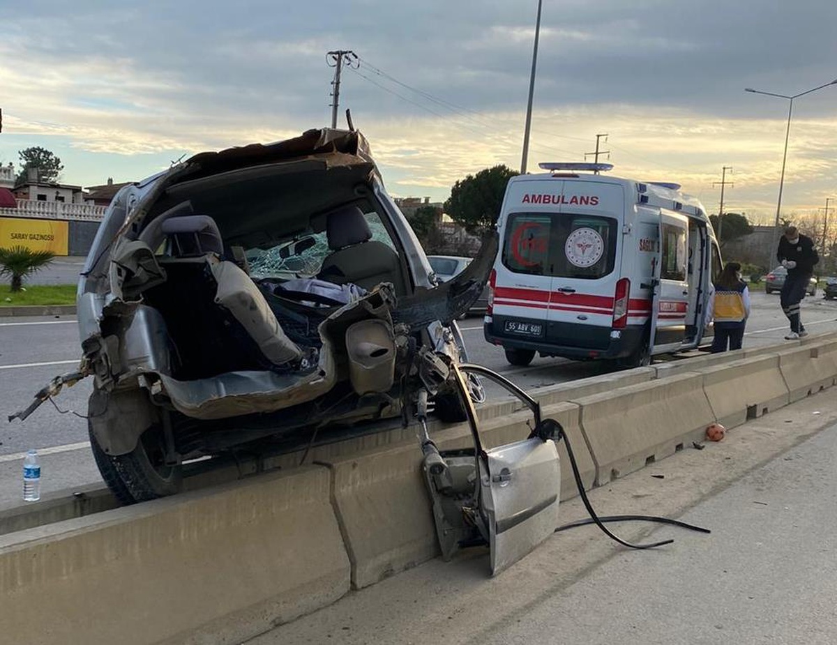 Samsun\'da iki otomobilin çarpıştığı kazada 2 kişi yaralandı