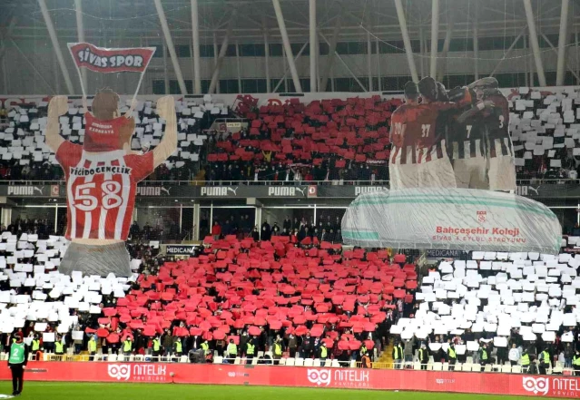 Sivasspor taraftarından muhteşem koreografi!