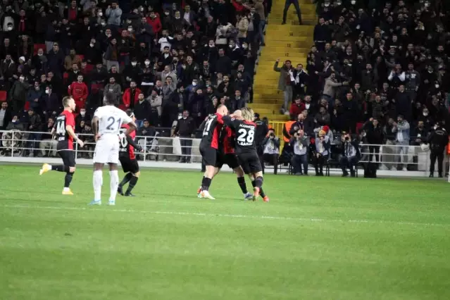 Spor Toto Süper Lig: Gaziantep : 1Fenerbahçe: 0 (Maç devam ediyor)