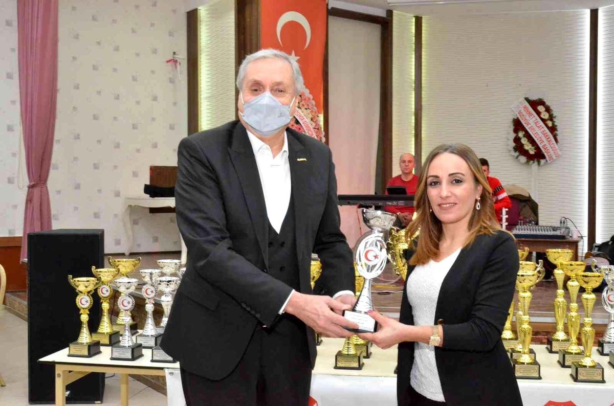 Tek kadın yarışmacının 'Posta' güvercini 200 kilometre uçarak birinci oldu