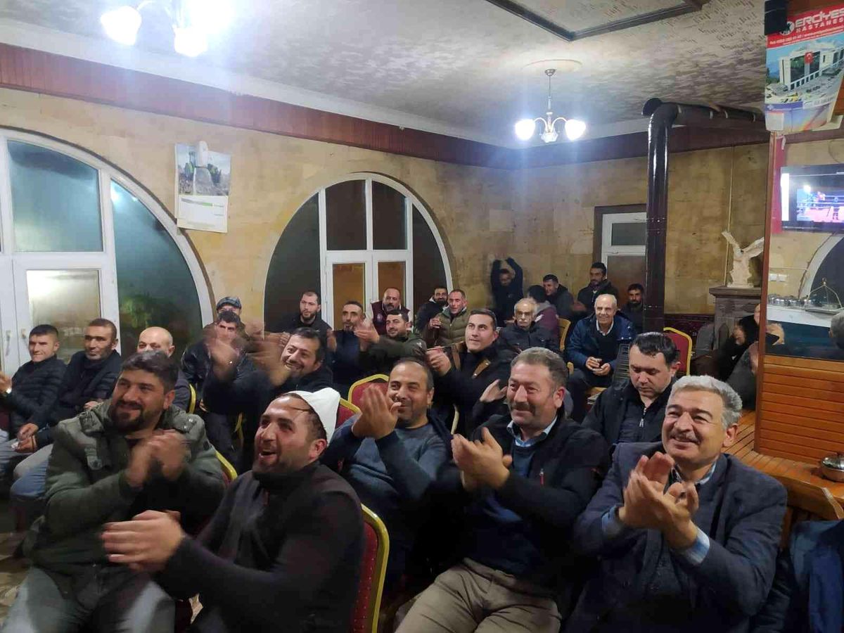 Tomarzalı Dünya Boks Şampiyonu kemerini korumayı başardı