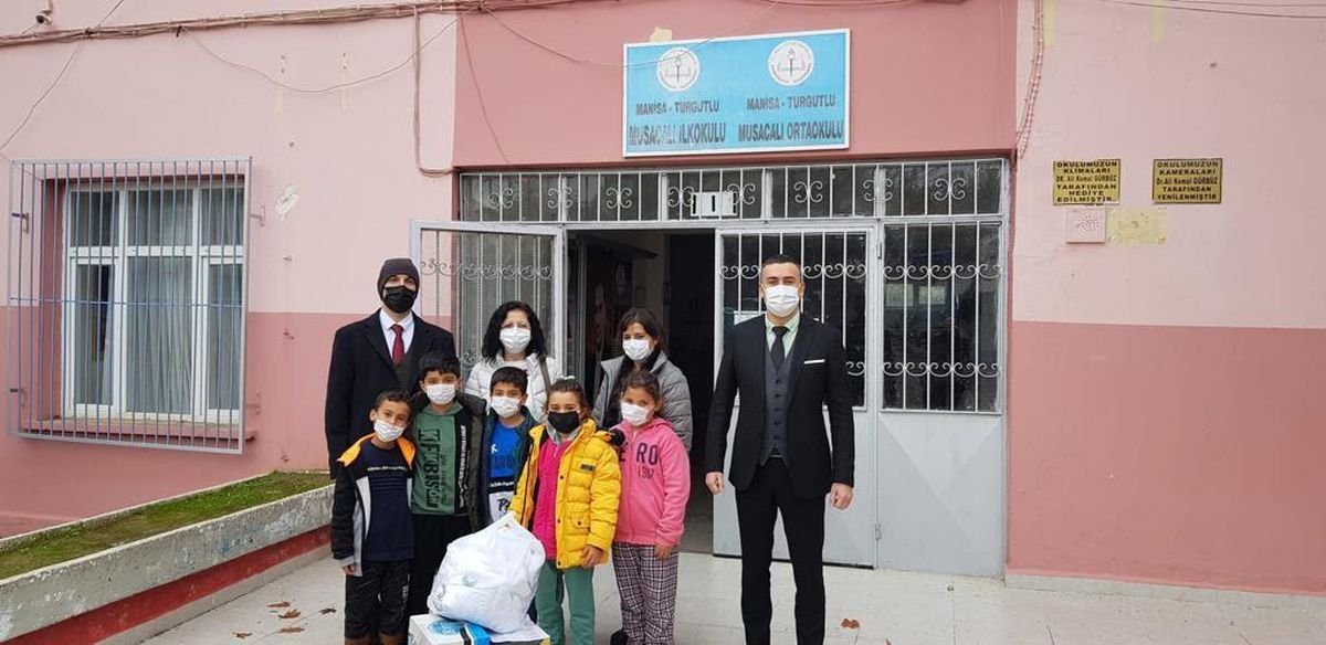 Turgutlu\'da Öğrencilere Başkan Ergün Desteği