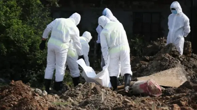 Türkiye'de de 6 insanlarda tanıdık Omicron varyantına değgin önceki ahiret yolculuğu İngiltere'de gerçekleşti