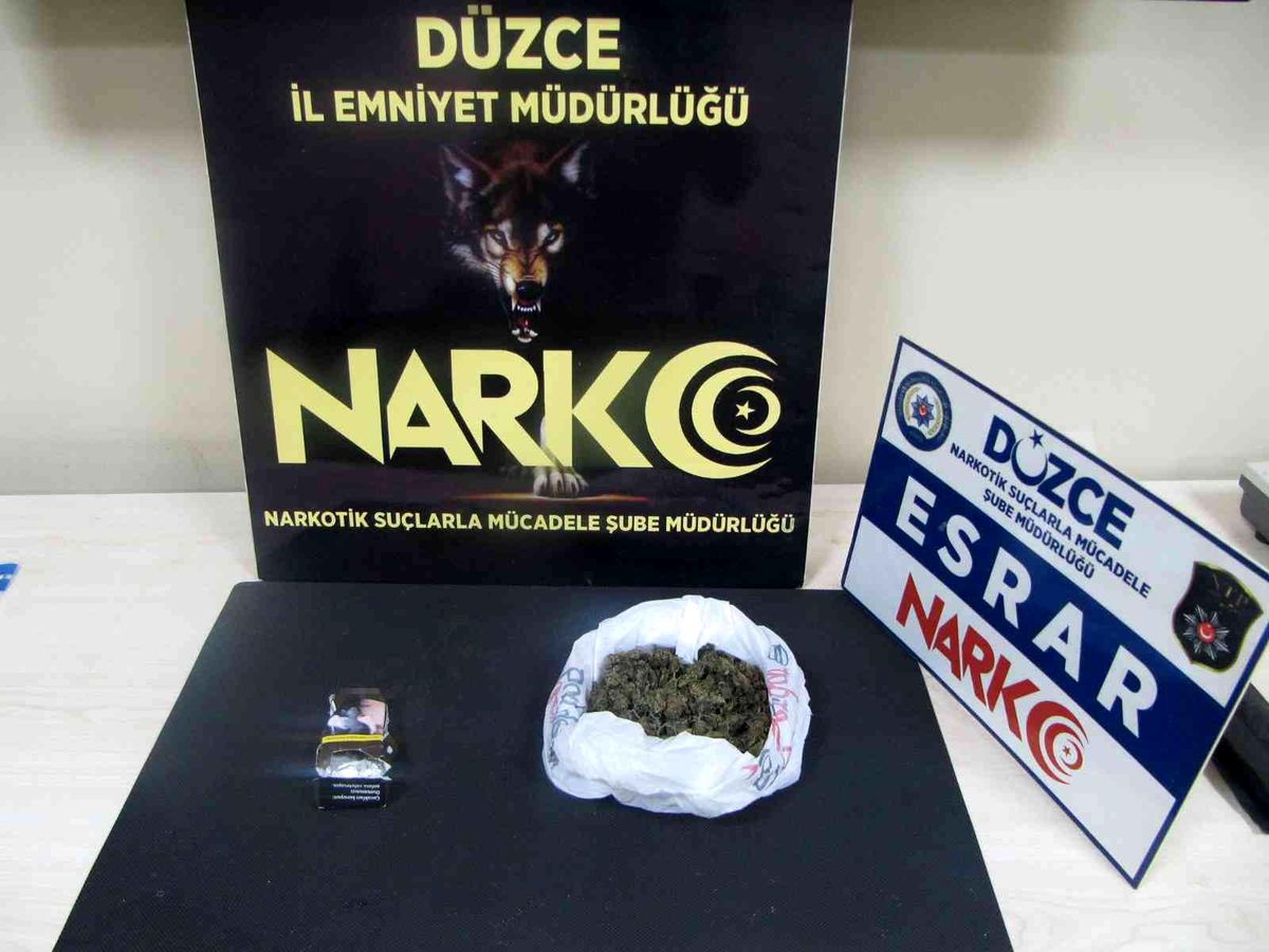Uyuşturucu tacirleri, polisin takibi neticesinde yakalandı