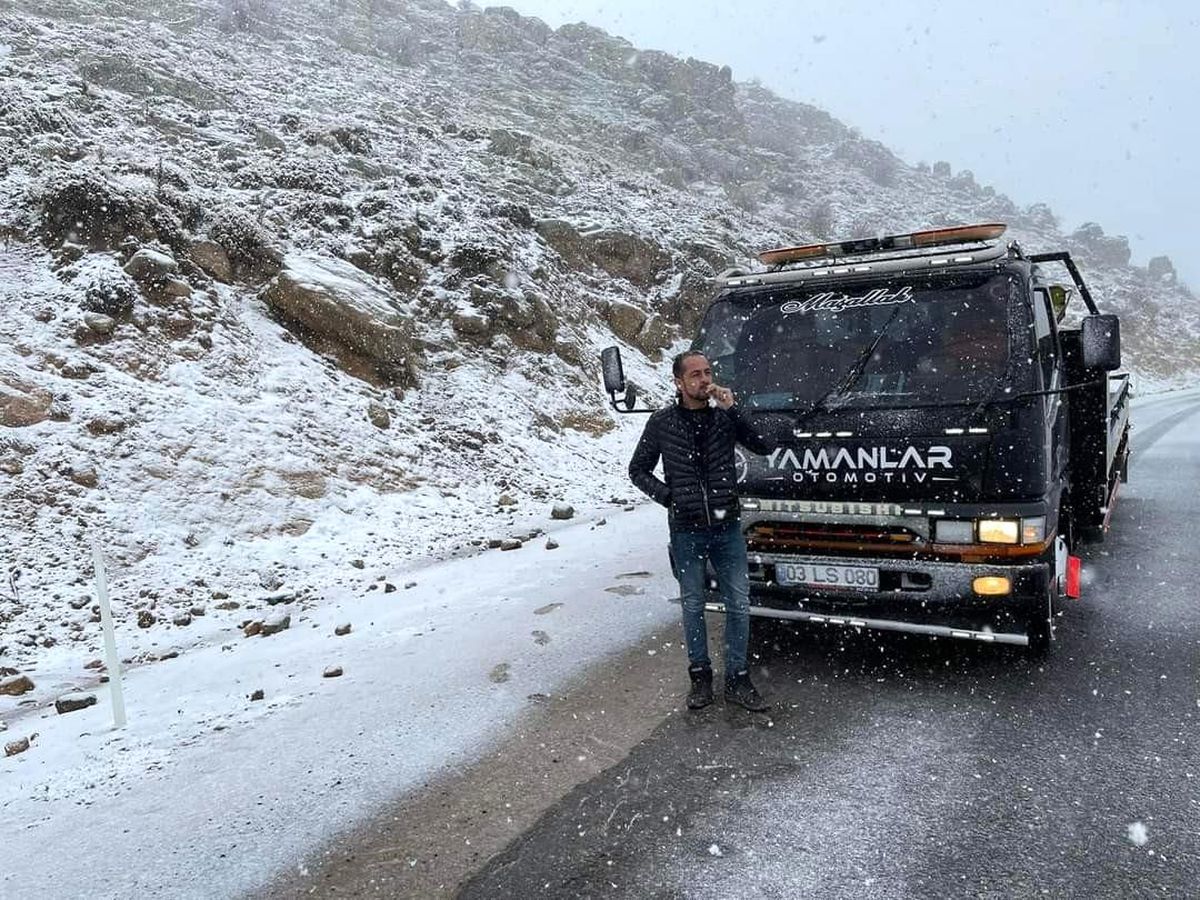 Afyonkarahisar\'da yüksek kesimlerde kar yağışı başladı