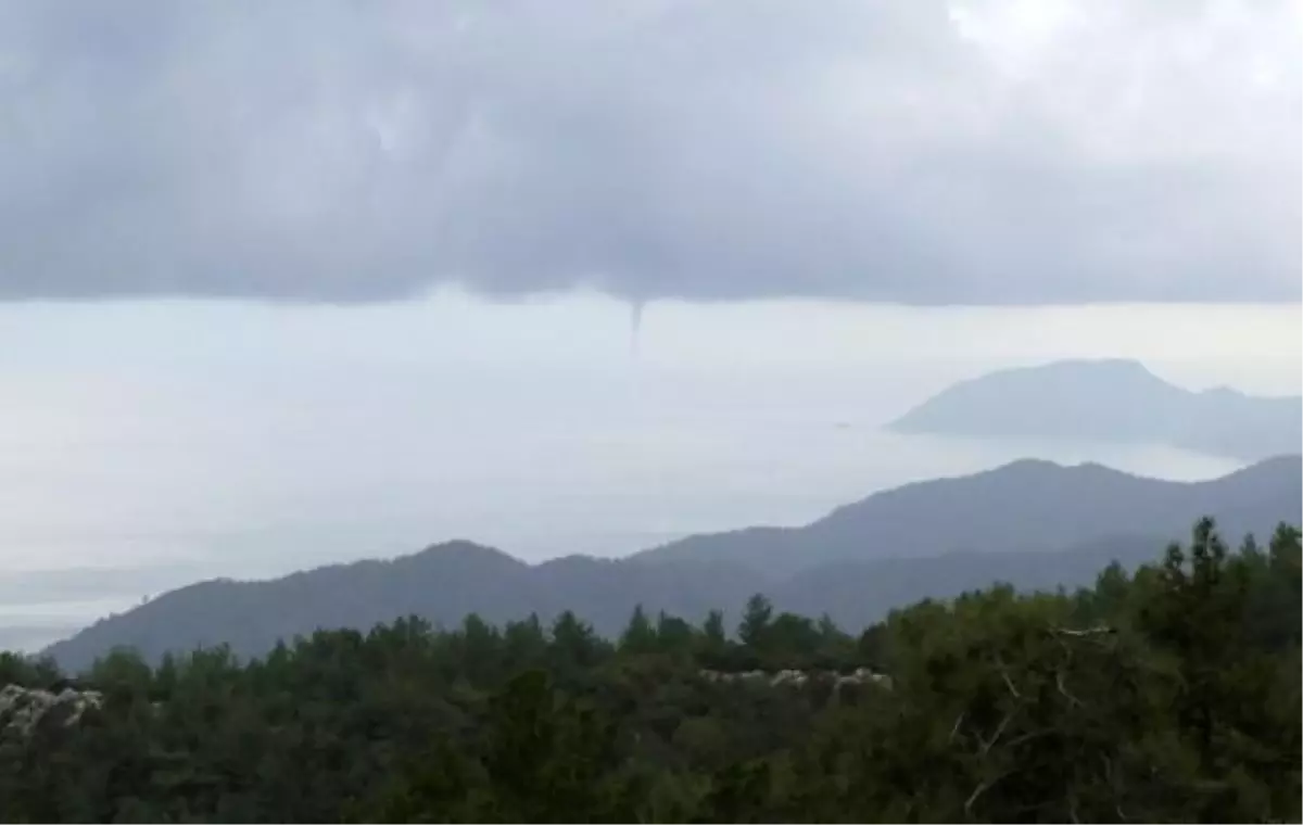 Antalya'da denizde 2 hortum oluştu