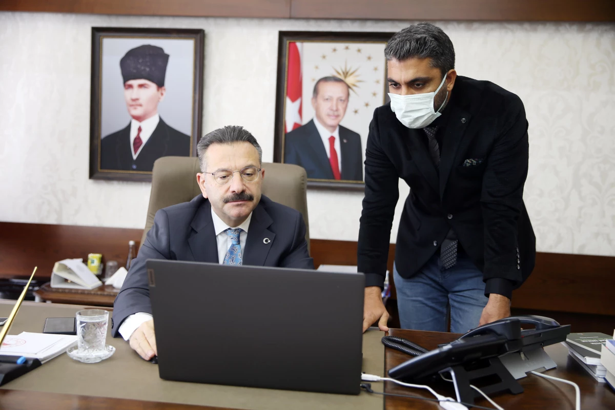 Aydın Valisi Aksoy, AA\'nın "Yılın Fotoğrafları" oylamasına katıldı